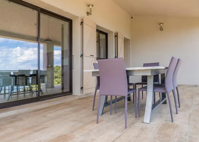 Entre Et Montagne Cartalavonu Hébergement de vacances *